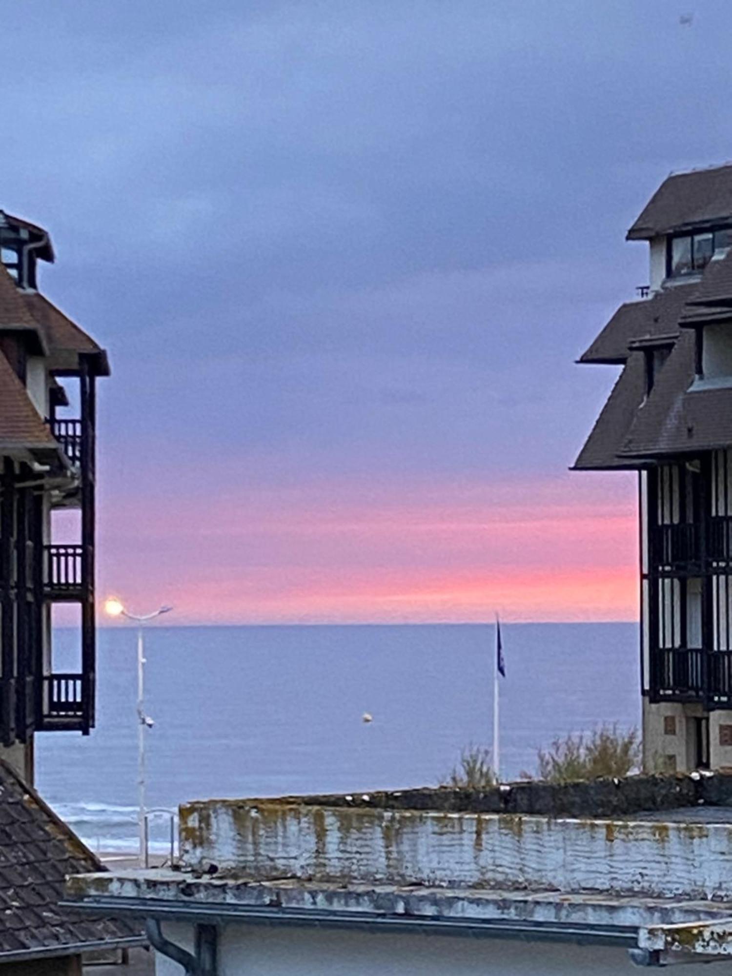 Appartement 65M2 Avec Balcon Vues Partielles Mer A 150M De La Plage Et Centre, Wifi Et Parking Prive Blonville-sur-Mer Buitenkant foto