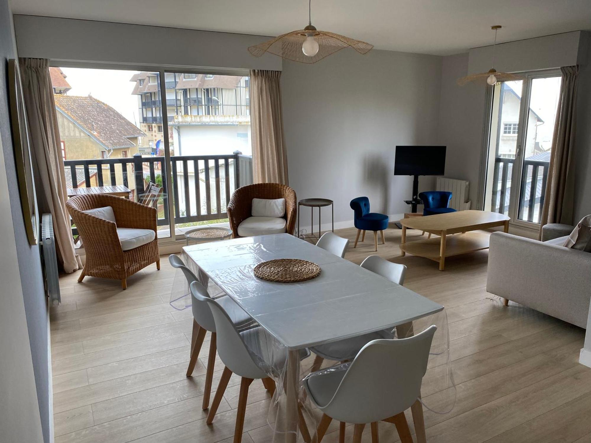 Appartement 65M2 Avec Balcon Vues Partielles Mer A 150M De La Plage Et Centre, Wifi Et Parking Prive Blonville-sur-Mer Buitenkant foto